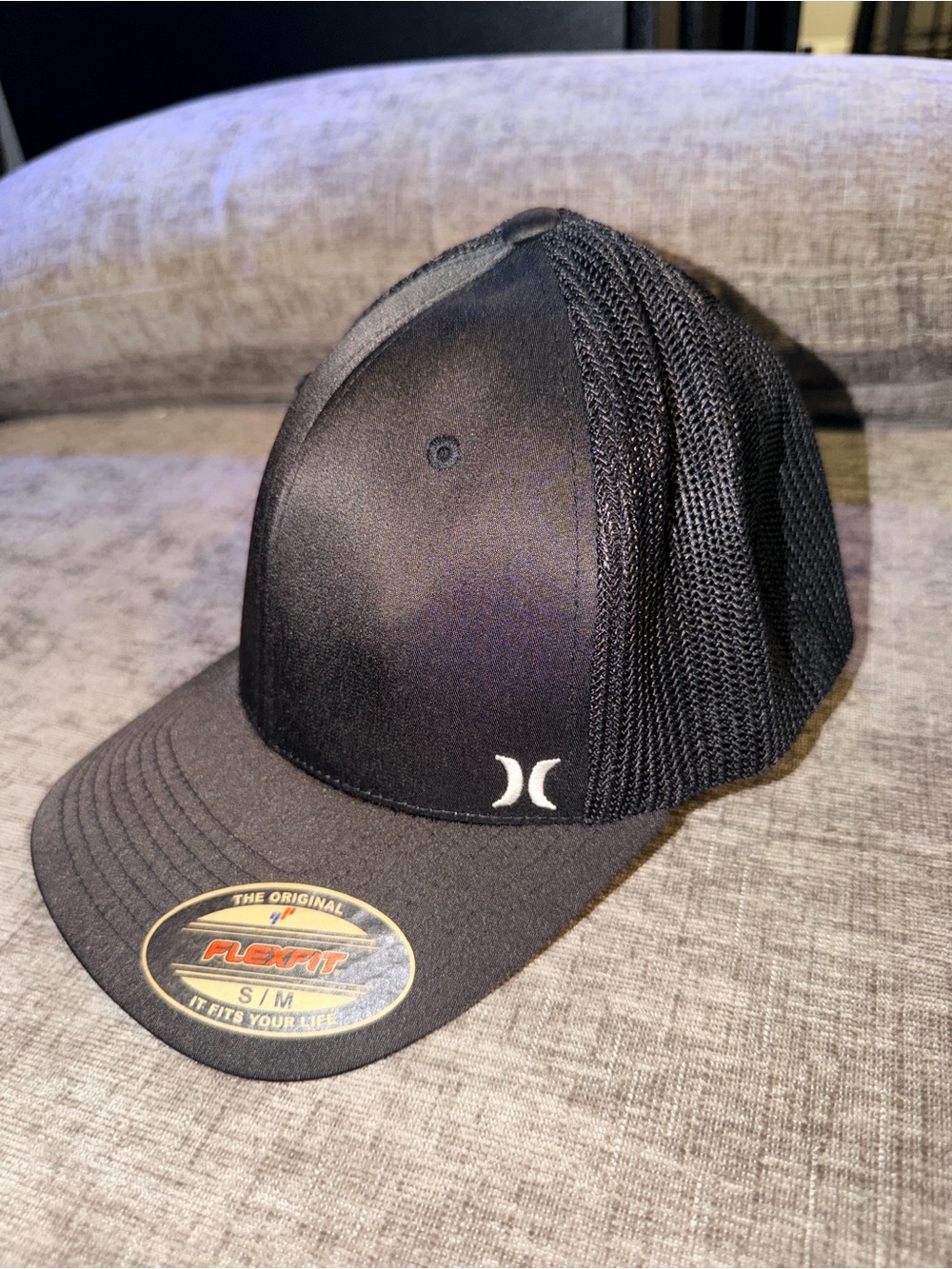 Hurley Flexfit Trucker Hat Black S/M Stretch Mesh Baseball Cap Surf Skate